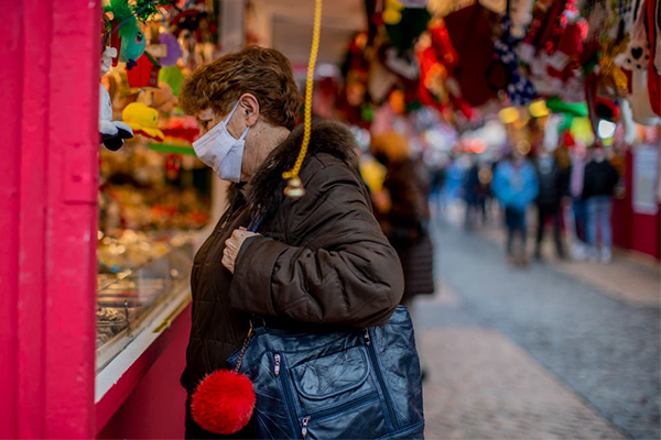 Covid-19: Europeans urged to wear masks for family Christmas